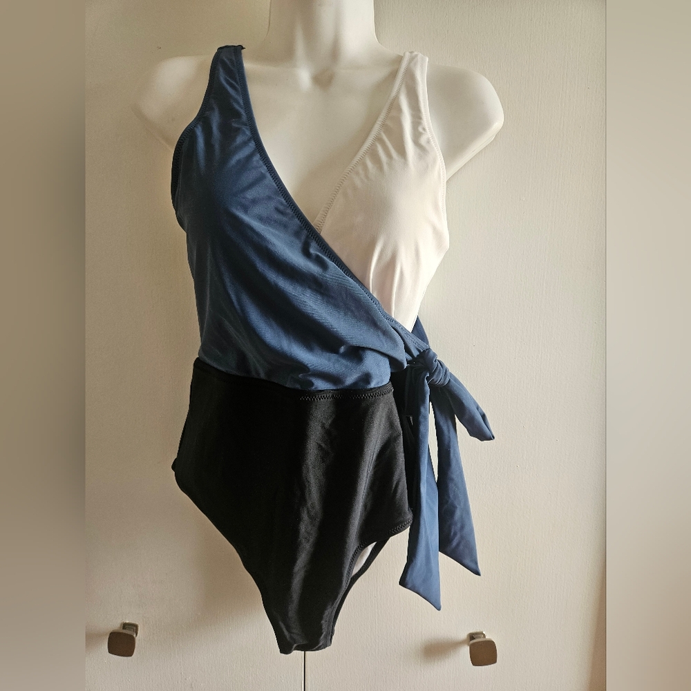 NWT Cupshe Women's Color Block- Blue/White One-Piece Swimsuit Cross Style Size M